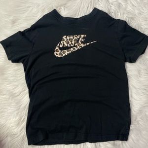 Womens size xs nike cheetah print tshirt!! Size adult large!! -fits the same